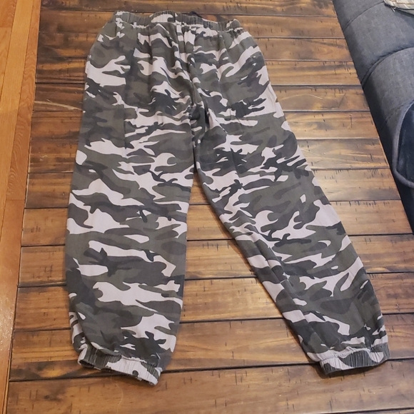 Know one cares camouflage joggers - Picture 6 of 7
